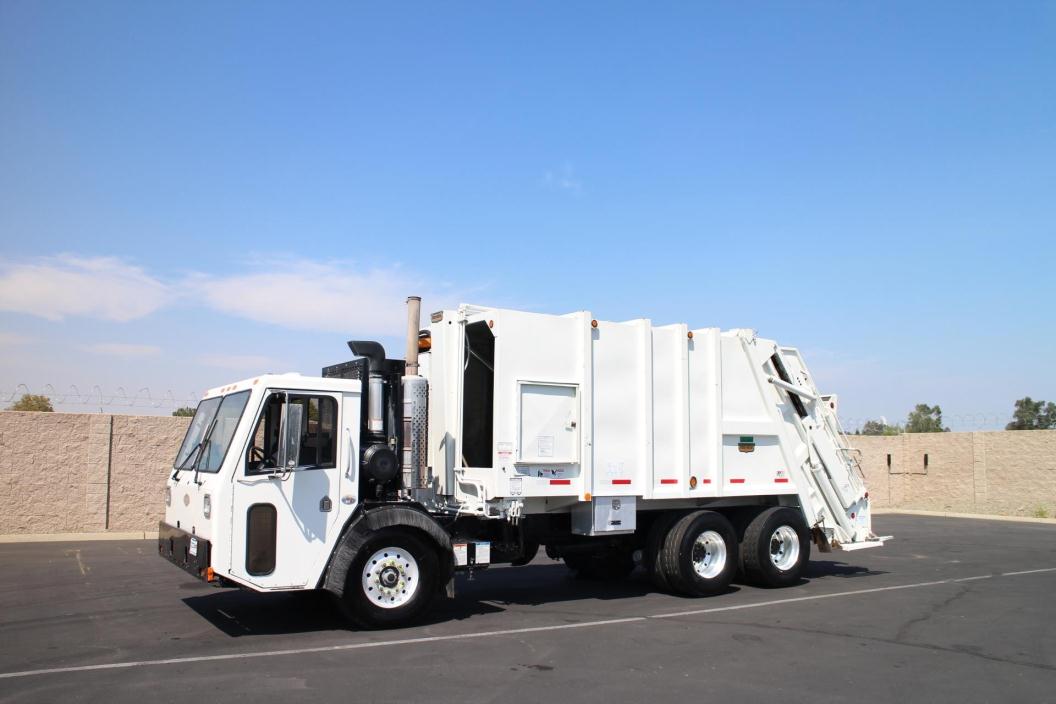 2005 Ccc Let2  Garbage Truck