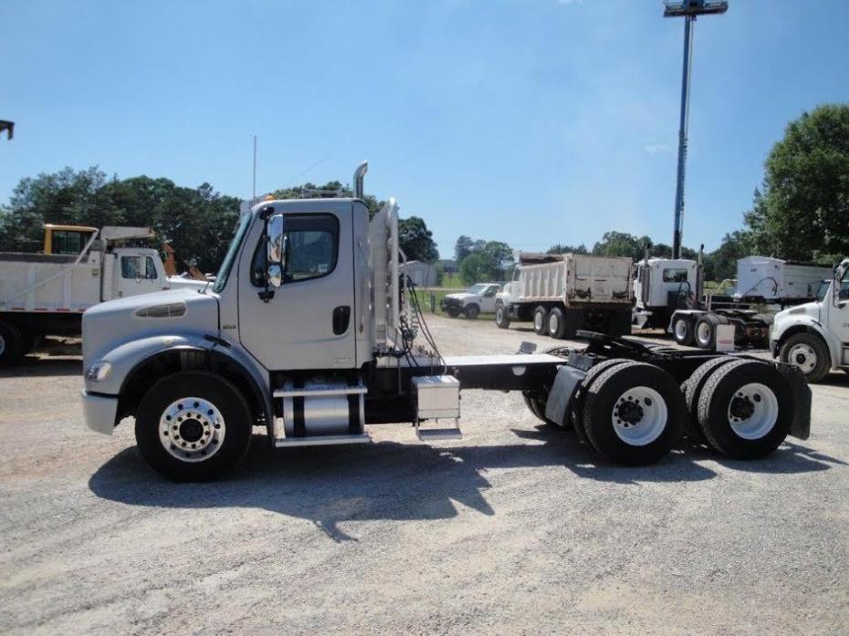 2005 Freightliner Business Class M2  Cab Chassis