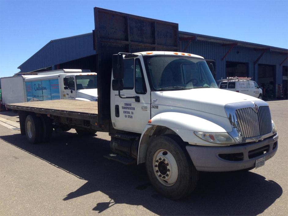 2005 International 4300  Flatbed Truck