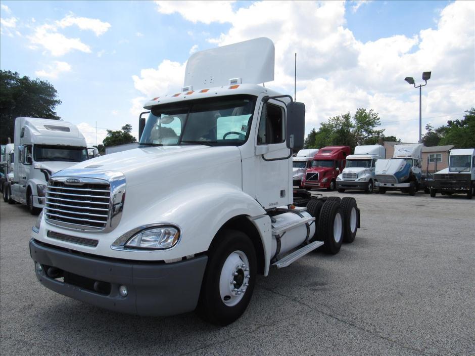 2006 Freightliner Columbia  Conventional - Day Cab