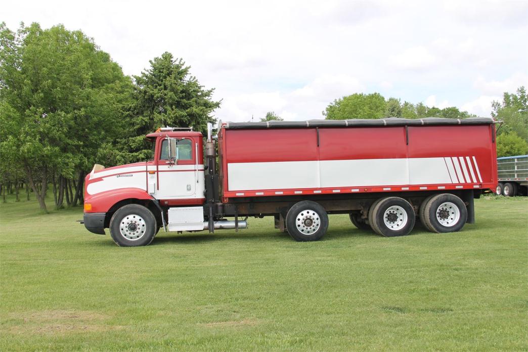 1995 International 9200  Farm Truck - Grain Truck