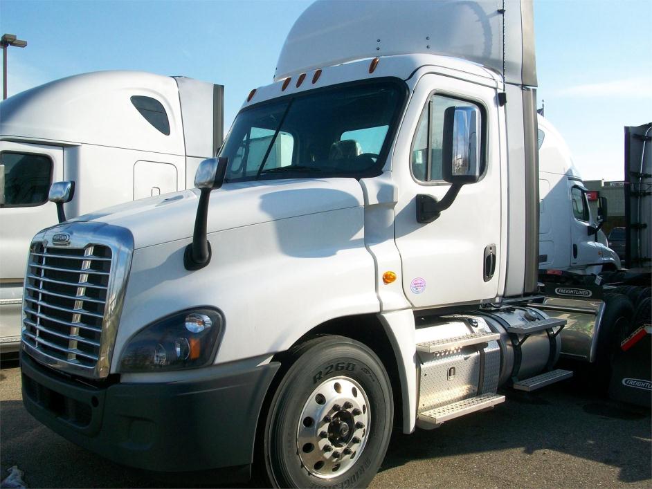 2016 Freightliner Cascadia 125  Conventional - Day Cab