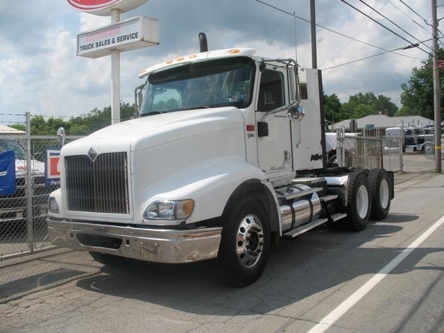 2008 International 9200  Conventional - Day Cab