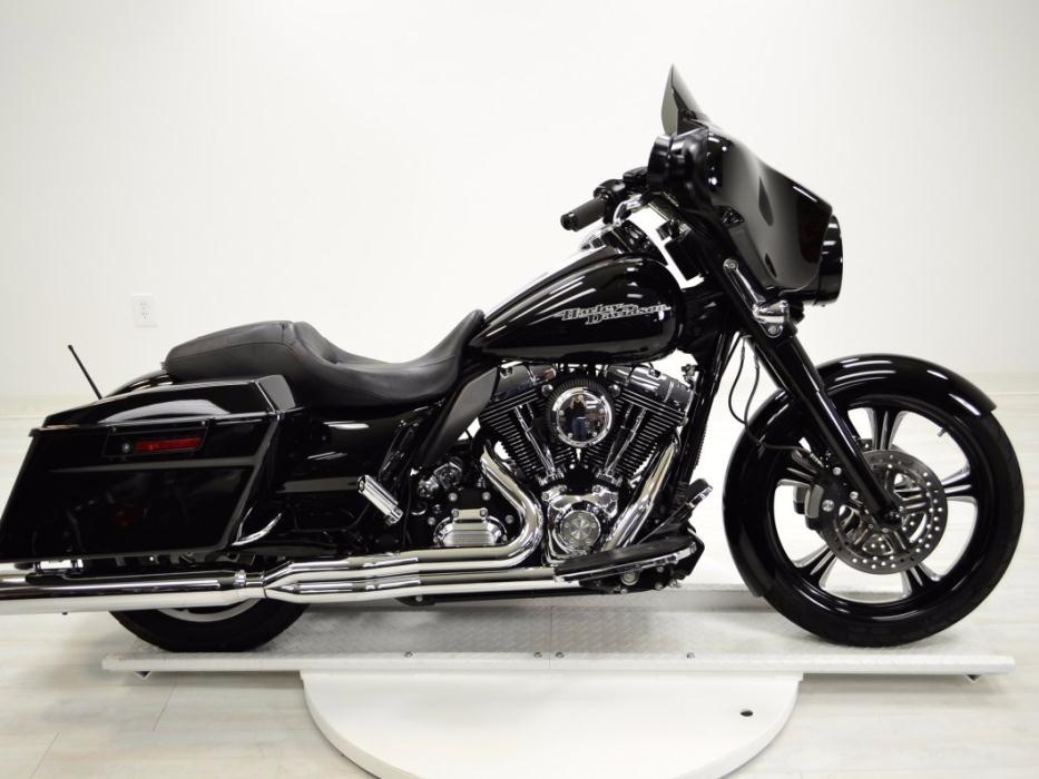 2012 Harley-Davidson FLHX