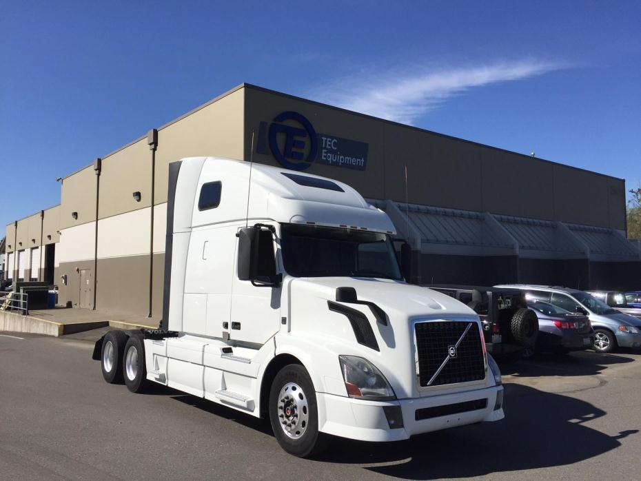 2013 Volvo Vnl64t670  Conventional - Sleeper Truck