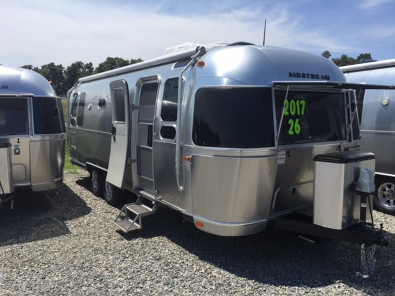 2017 Airstream Flying Cloud 26 U TWIN