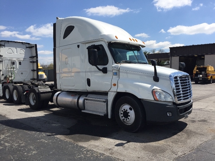 2013 Freightliner Cascadia 125  Conventional - Sleeper Truck