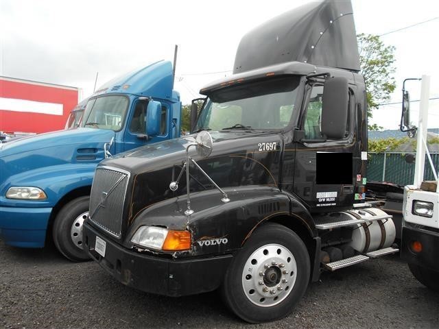 2001 Volvo Vnl62t300  Conventional - Day Cab