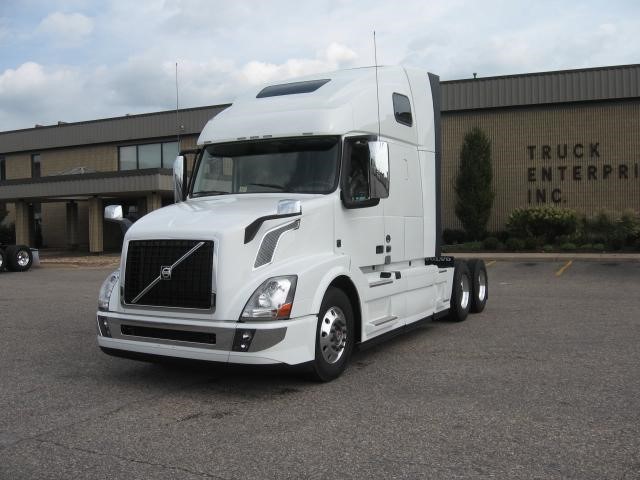 2016 Volvo Vnl64t670  Conventional - Sleeper Truck