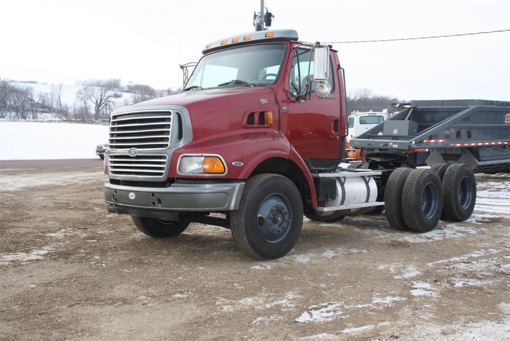 1997 Ford At9513  Conventional - Day Cab