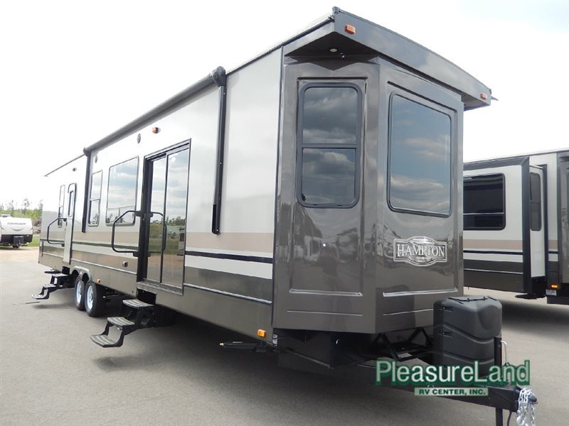 2017 Crossroads Rv Hampton HT400FL