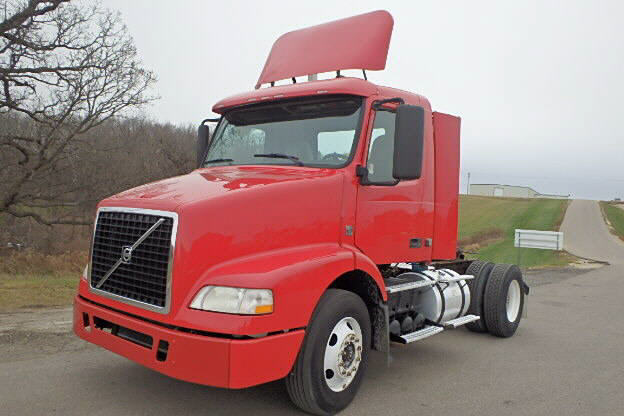 2009 Volvo Vnm42t200  Conventional - Day Cab