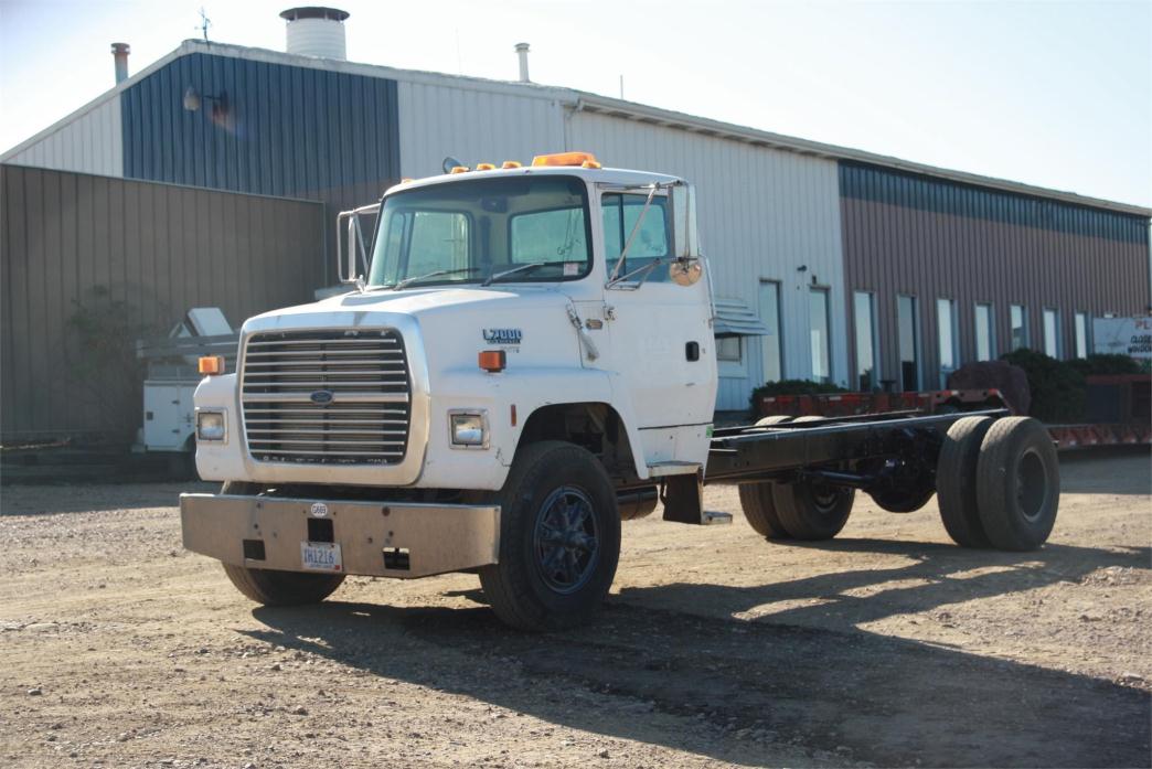 1992 Ford L7000  Cab Chassis
