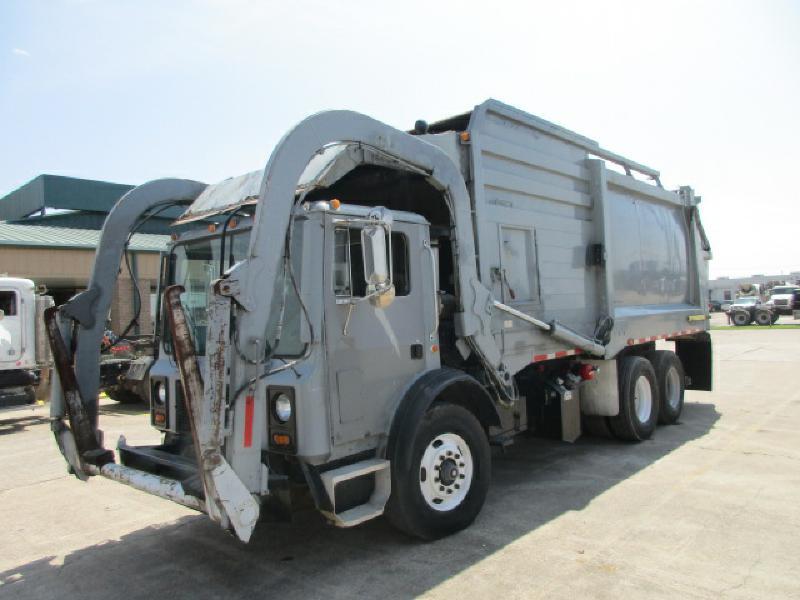 2004 Mack Mr688s  Garbage Truck