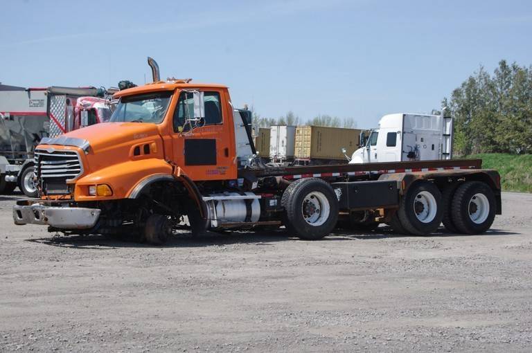 2009 Sterling Lt9500  Roll Off Truck