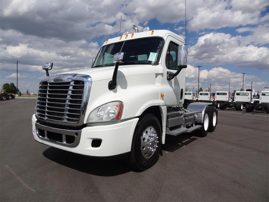 2008 Freightliner Cascadia  Conventional - Day Cab