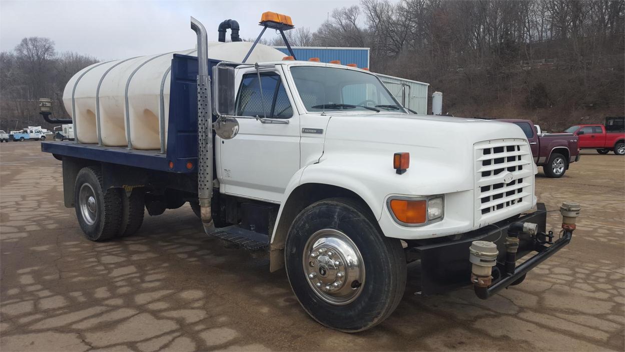1995 Ford F800  Water Truck