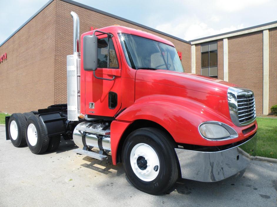 2009 Freightliner Flc12064st  Conventional - Day Cab