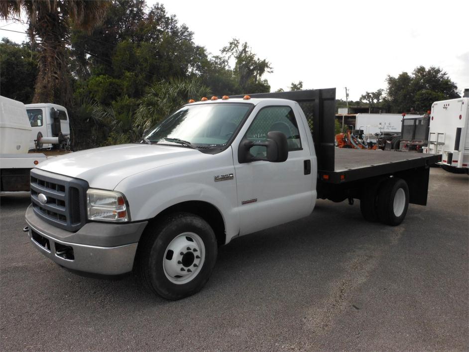2006 Ford F350 Xl Sd  Flatbed Truck