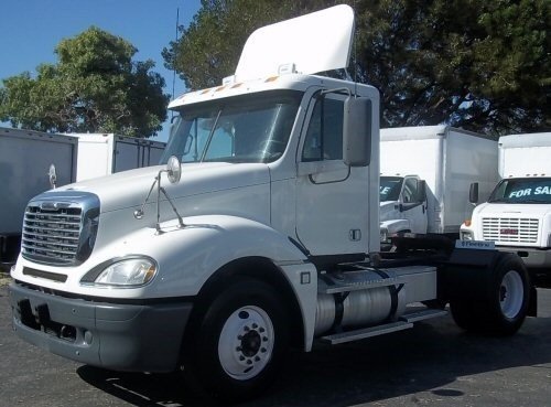 2007 Freightliner Columbia Cl12064st  Conventional - Day Cab
