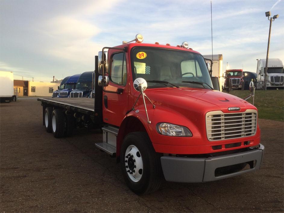 2009 Freightliner Business Class M2 106  Cab Chassis