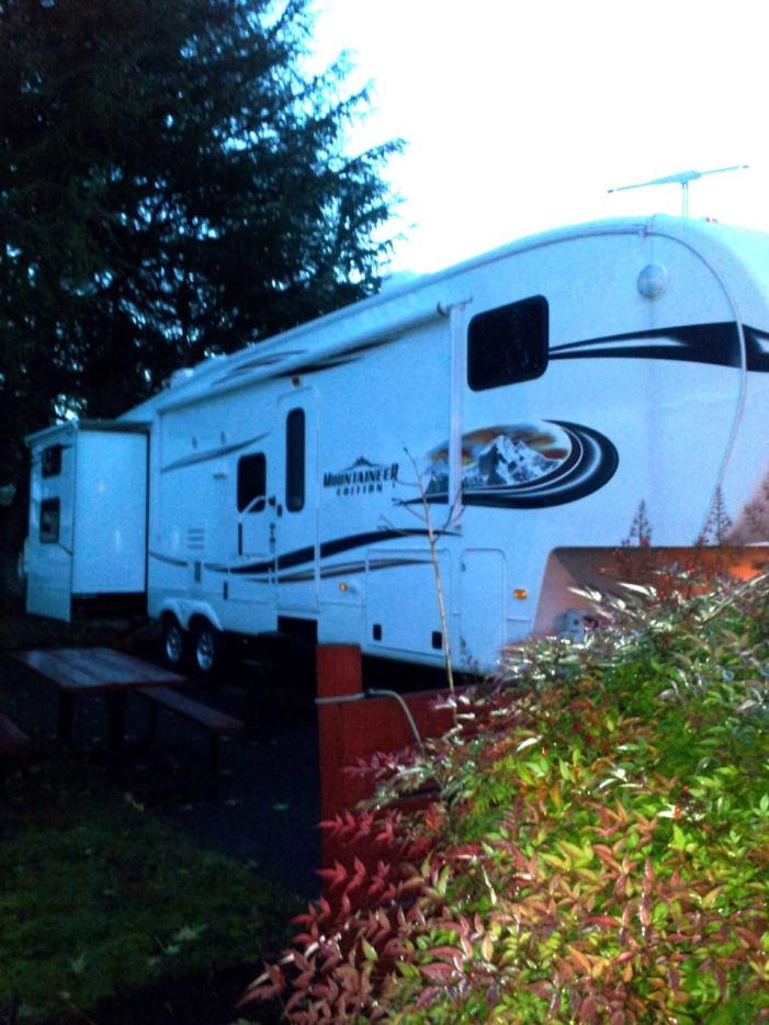 2011 Keystone Montana Mountaineer 345DBQ