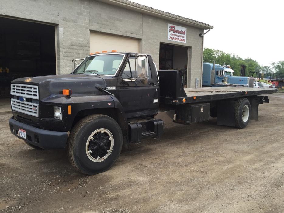 1985 Ford F900  Rollback Tow Truck