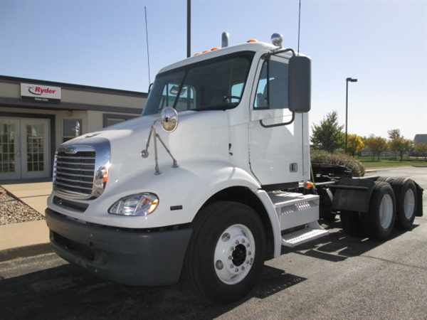 2009 Freightliner Columbia 112  Conventional - Day Cab