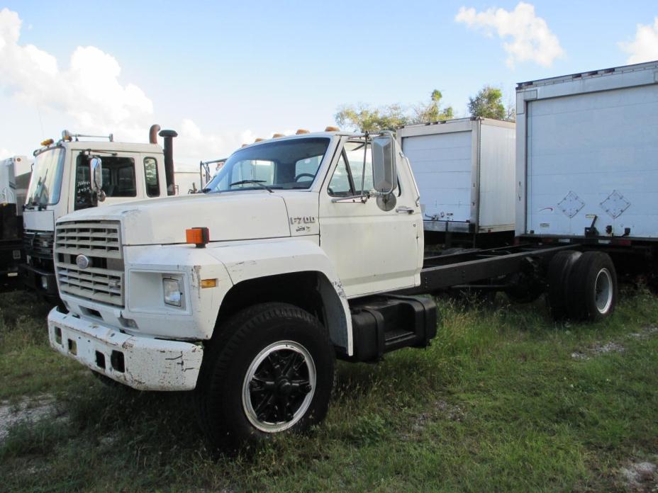 1987 Ford F700  Cab Chassis