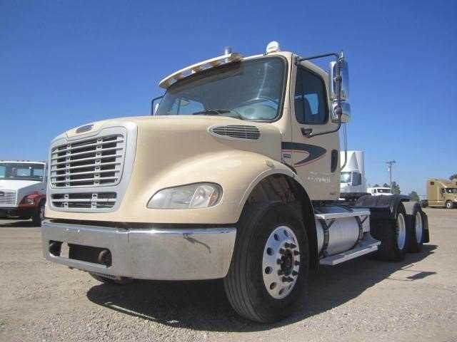 2006 Freightliner Business Class M2 112  Conventional - Day Cab