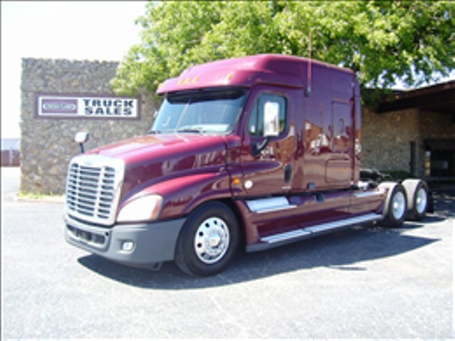 2010 Freightliner Cascadia  Conventional - Sleeper Truck