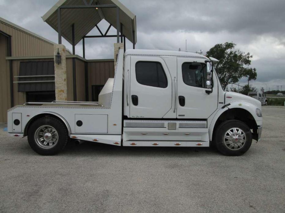 2007 Freightliner Sport Chassis P2  Flatbed Truck