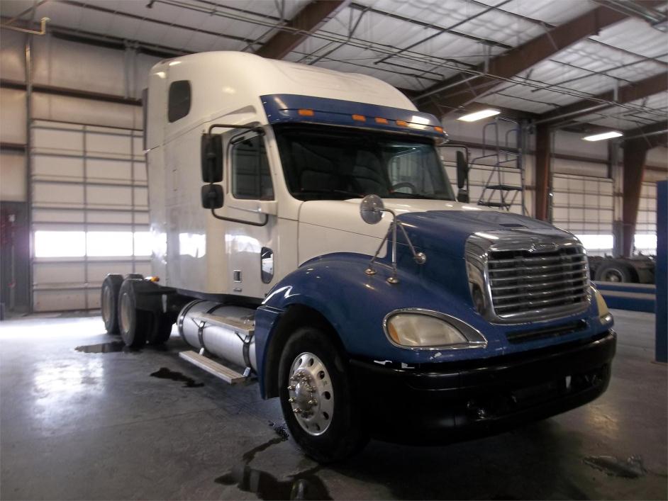 2006 Freightliner Columbia 120  Conventional - Sleeper Truck