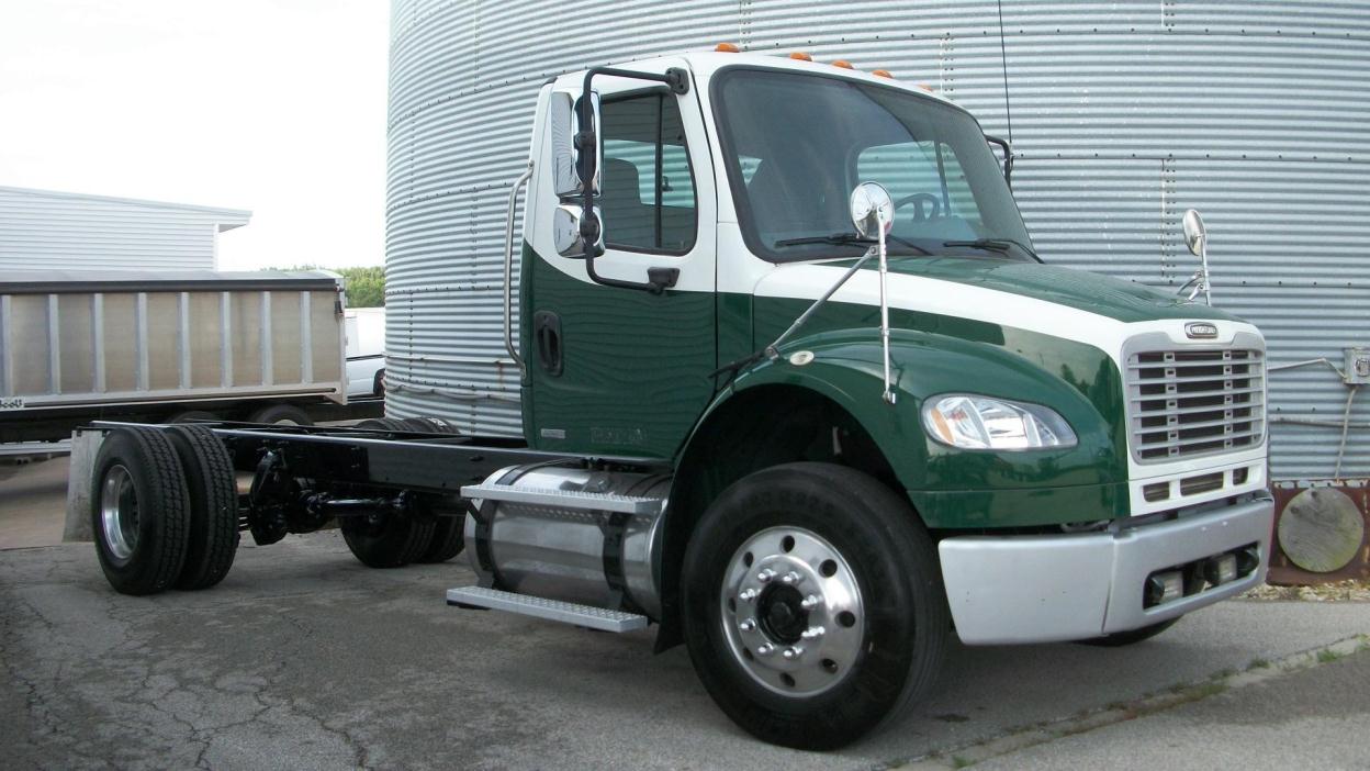 2006 Freightliner Business Class M2 106  Cab Chassis