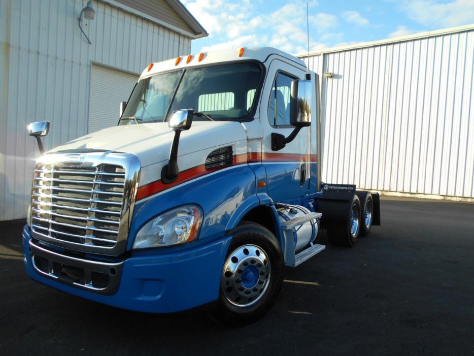 2013 Freightliner Cascadia Ca11364dc  Conventional - Day Cab
