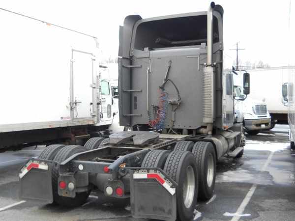 2007 Freightliner Columbia 120  Conventional - Sleeper Truck