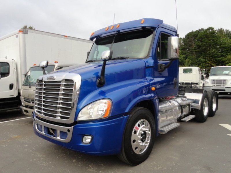 2013 Freightliner Ca125dc  Conventional - Day Cab