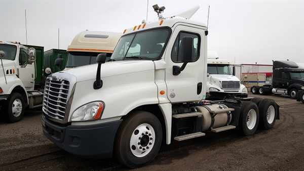 2013 Freightliner Cascadia 125  Conventional - Day Cab