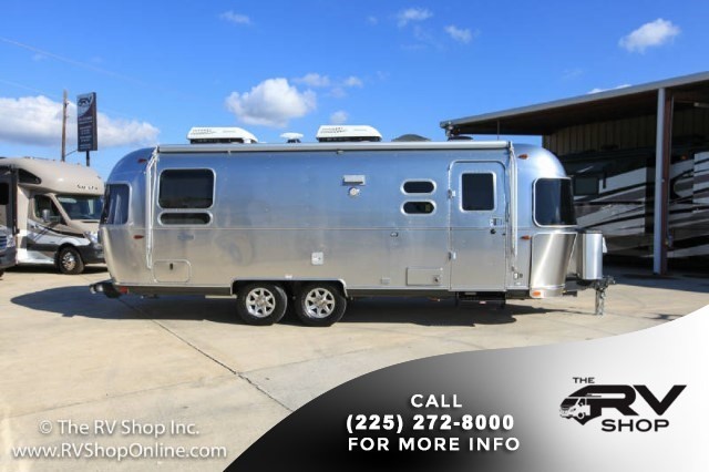 2016 Airstream Flying Cloud 28 Rear Queen