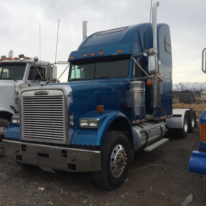 2006 Freightliner Classic  Conventional - Sleeper Truck