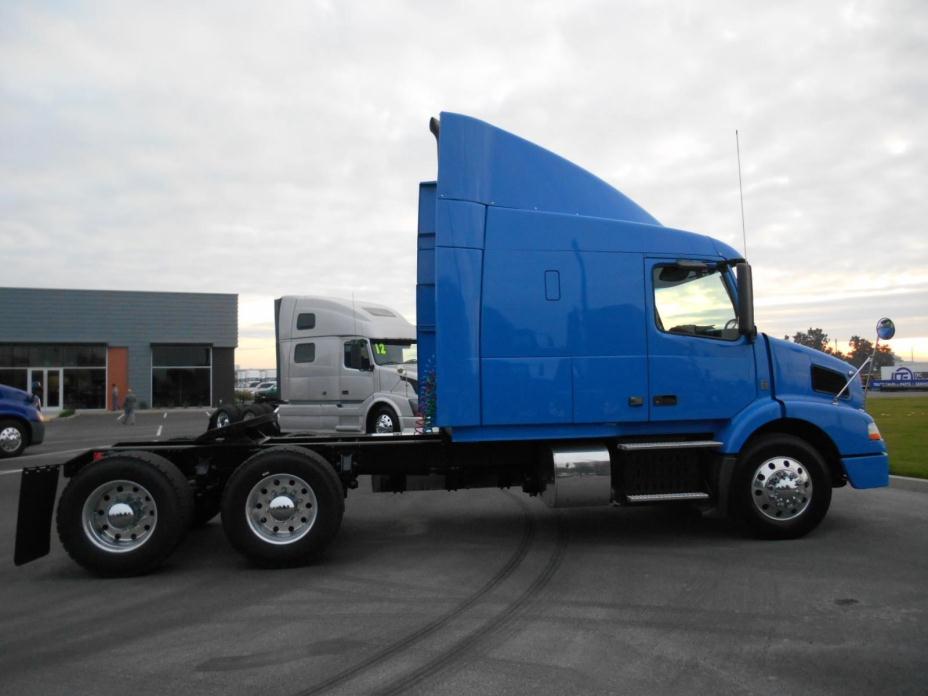 2012 Volvo Vnm420  Conventional - Sleeper Truck