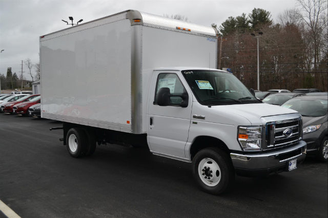 2016 Ford E-350 Cutaway  Cutaway-Cube Van