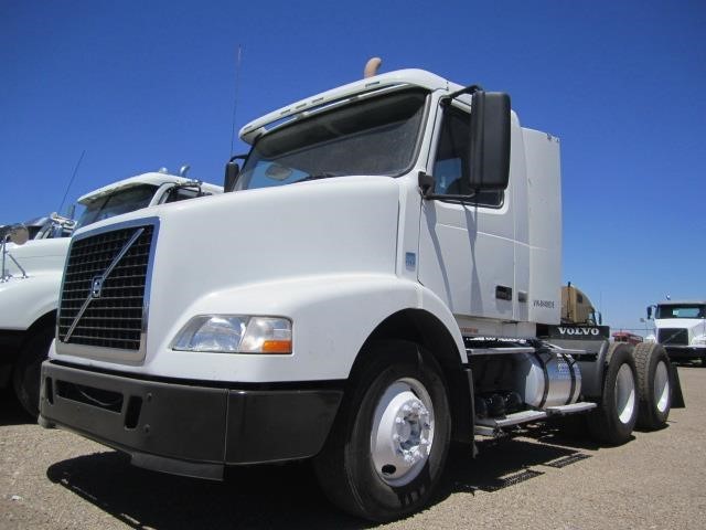 2008 Volvo Vnm64t200  Conventional - Day Cab