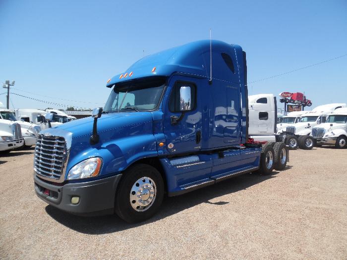 2012 Freightliner Cascadia  Conventional - Day Cab