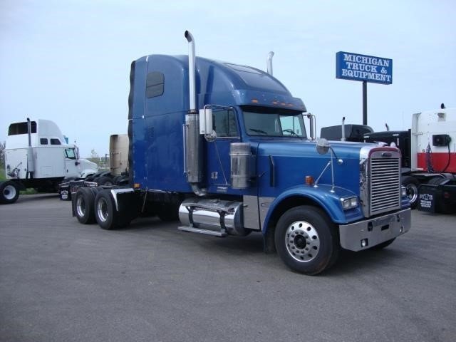 2004 Freightliner Fld132 Classic Xl  Conventional - Sleeper Truck