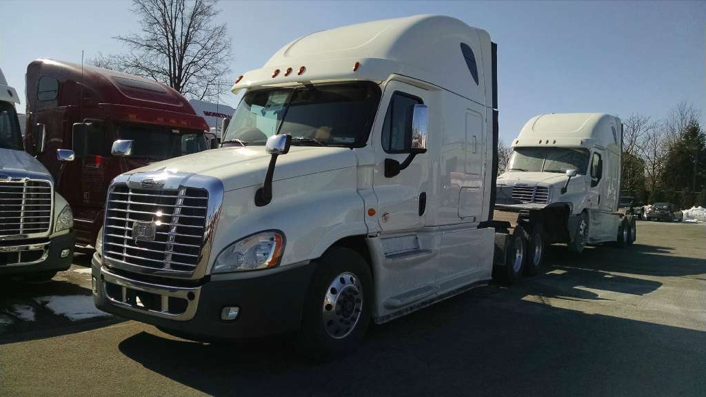 2016 Freightliner 2016 Cascadia125, 72 Sleeper Automatic!!!  Conventional - Sleeper Truck