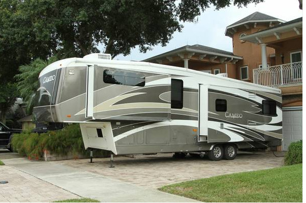 2009 Carriage Cameo 37RSQ