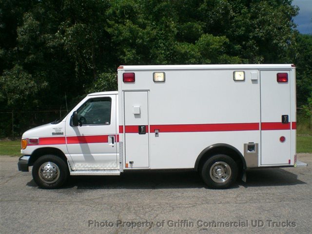 2006 Ford Ambulance Utility Service Body Truck  Ambulance