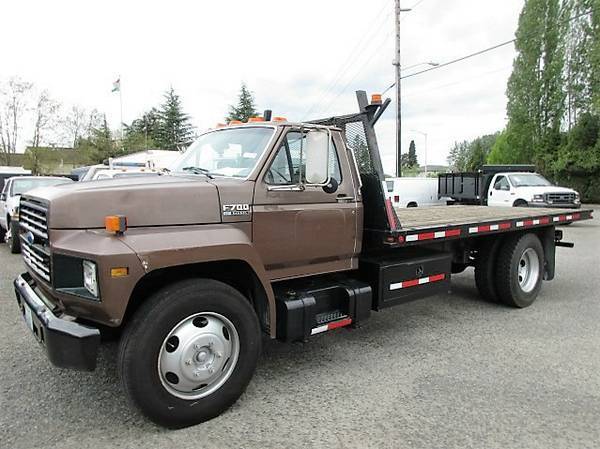 1993 Ford F700  Flatbed Truck