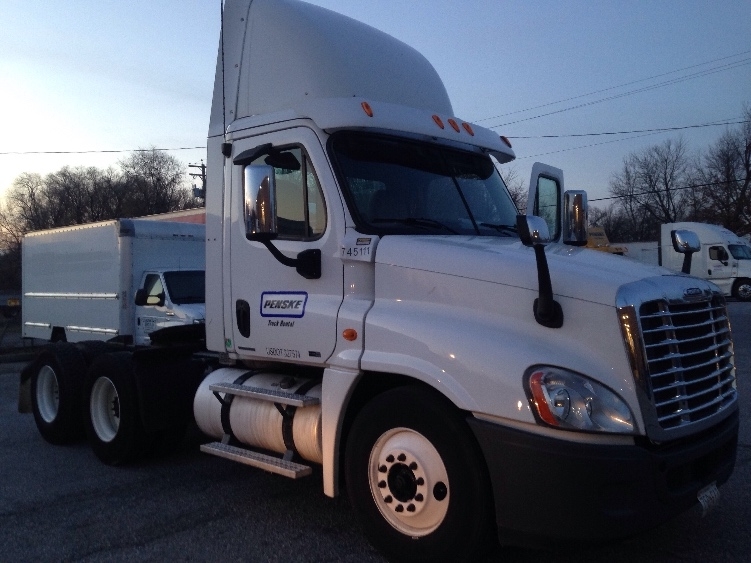 2010 Freightliner Cascadia  Conventional - Day Cab